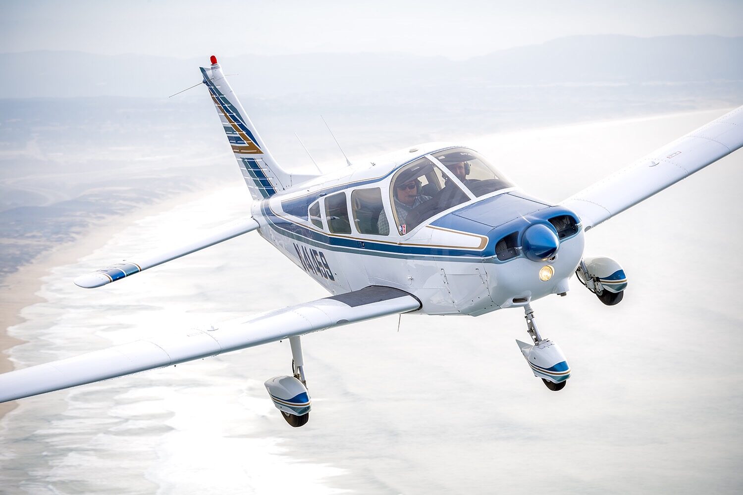 Piper Warrior N41459 in flight